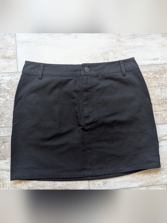Sky and Sparrow Dresses & Skirts - Sky and Sparrow Black Mini Skirt with Front Pockets New With Out Tags
